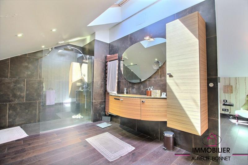 Maison - 241 m² - 7 pièces