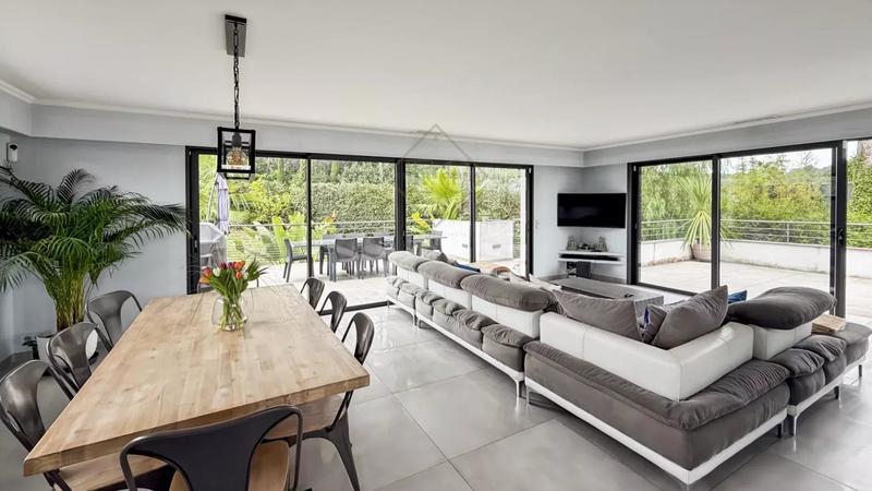 Villa - 170 m² - 6 pièces