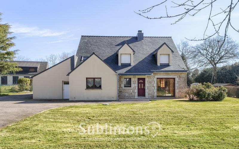 Maison traditionnelle - 203 m² - 9 pièces