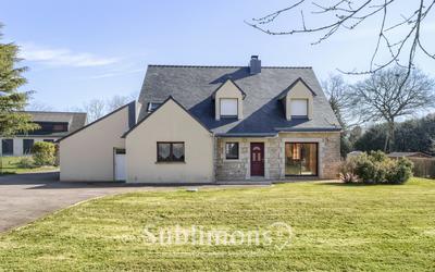 Maison traditionnelle - 203 m² - 9 pièces