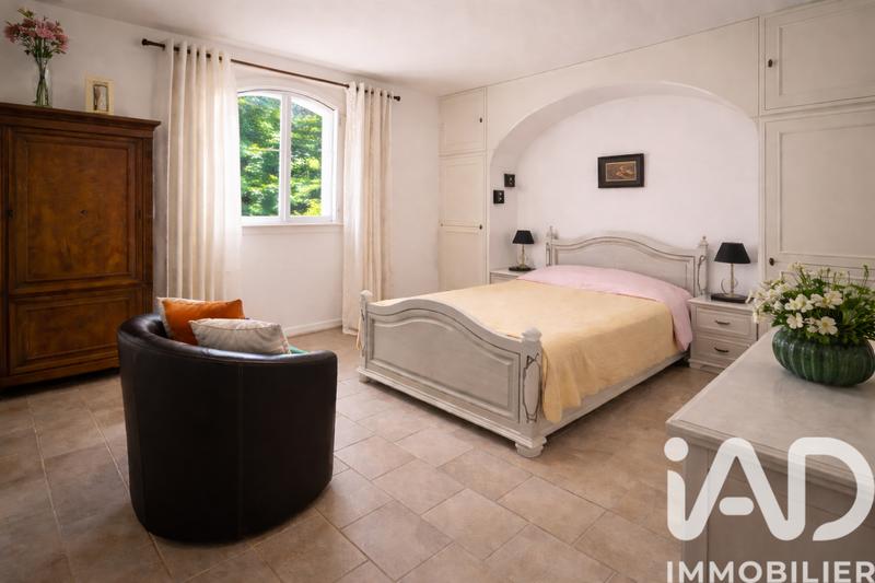 Maison - 236 m² - 6 pièces