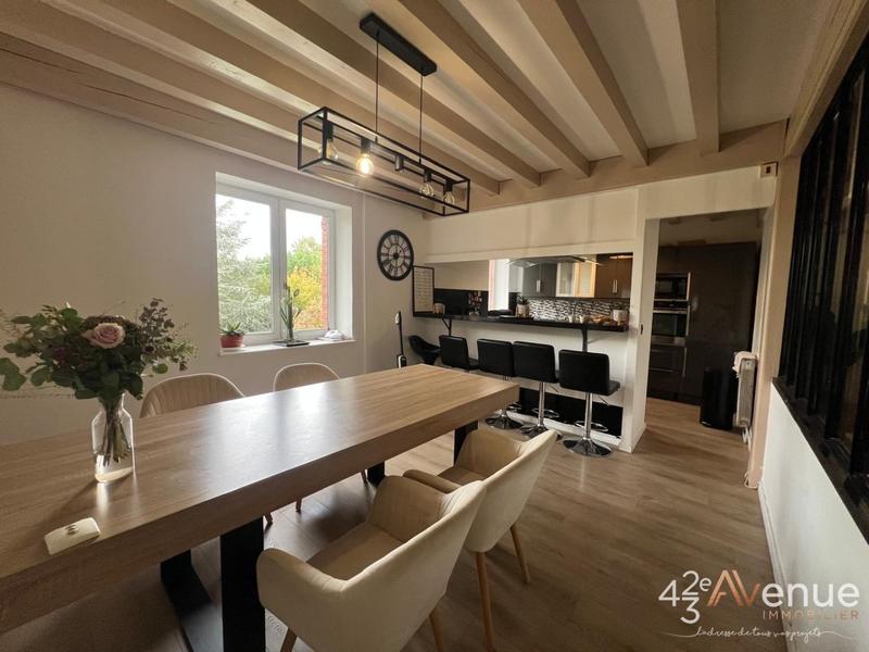 Maison - 360 m² - 8 pièces