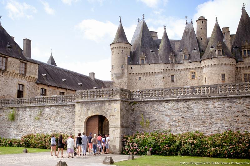 Visite guidée du souterrain-cluzeau - Château en fête