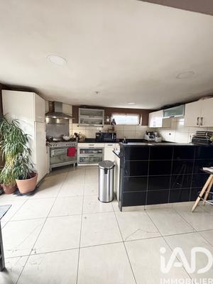 Maison - 225 m² - 6 pièces