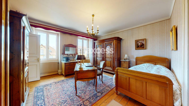 Maison - 234 m² - 10 pièces