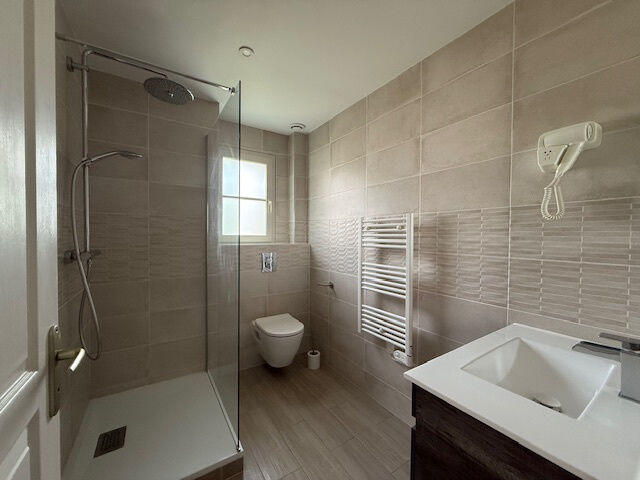 Maison - 218 m² - 8 pièces