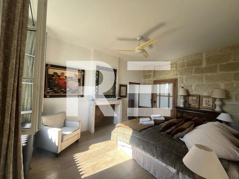 Maison de maîtres - 360 m² - 13 pièces