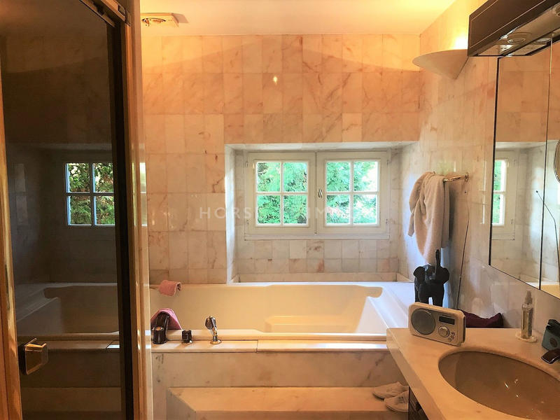 Maison - 575 m² - 12 pièces