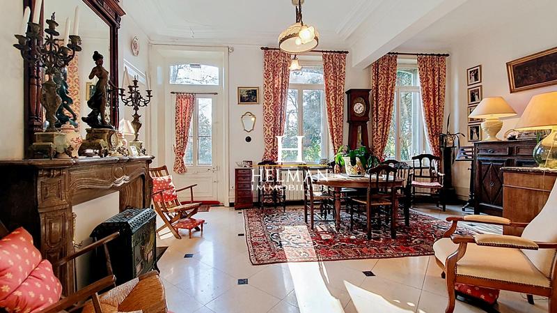 Maison - 336 m² - 13 pièces