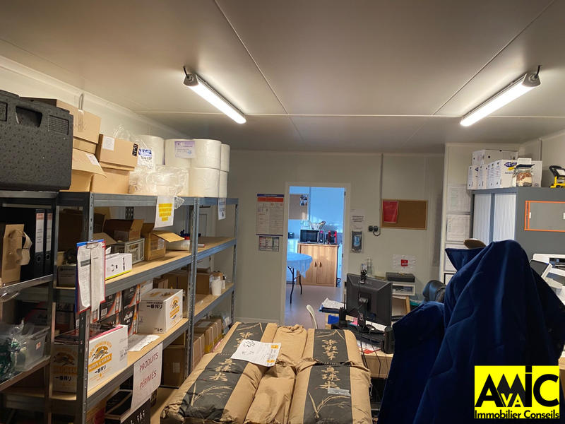 Local d'activités - 158 m²