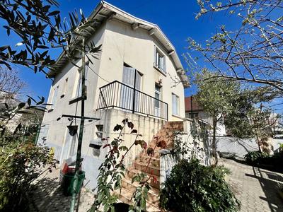 Maison - 162 m² - 7 pièces