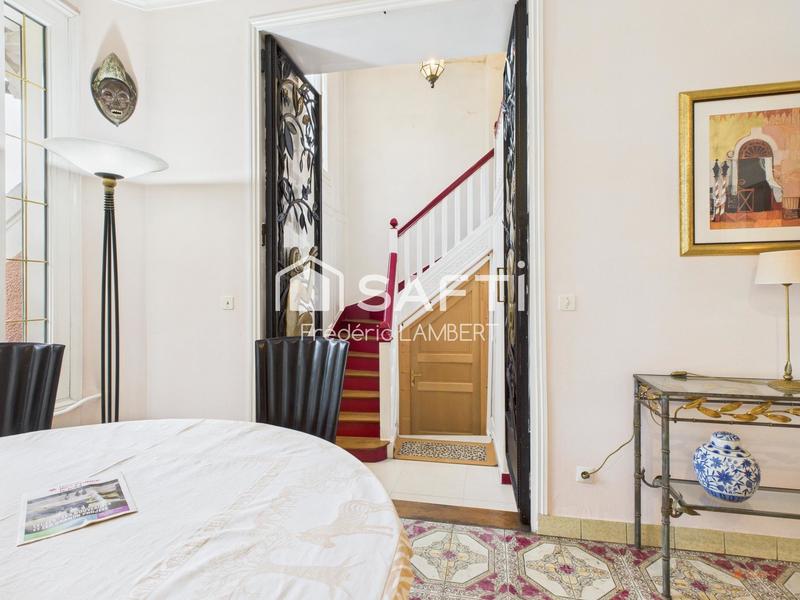 Maison - 255 m² - 11 pièces