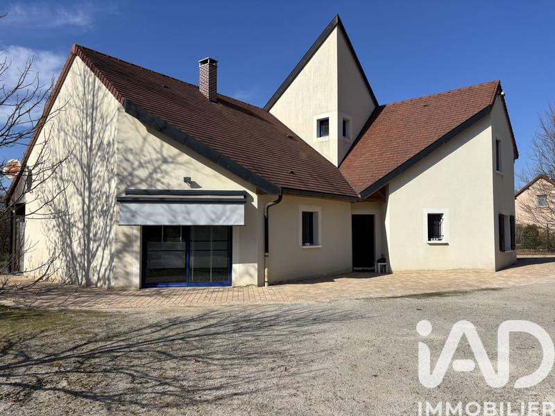 Maison - 213 m² - 7 pièces