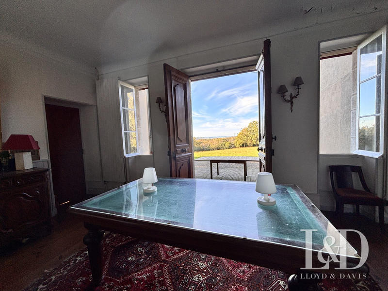 Maison ancienne - 420 m² - 12 pièces