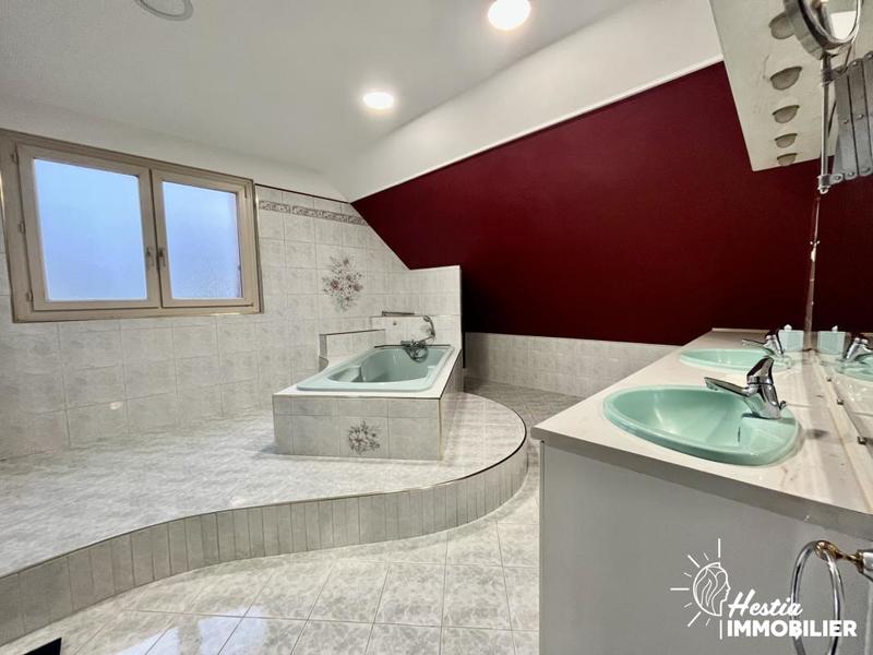 Maison - 218 m² - 8 pièces