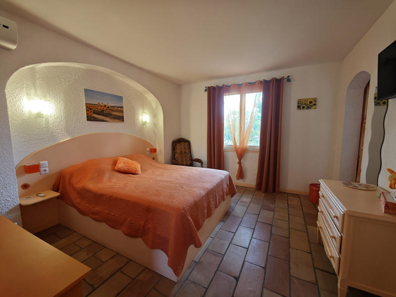 Maison - 410 m² - 9 pièces