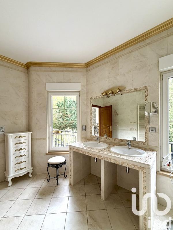 Maison - 253 m² - 6 pièces