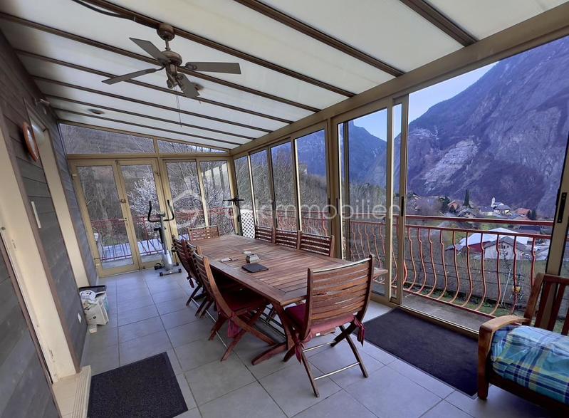 Maison - 262 m² - 9 pièces