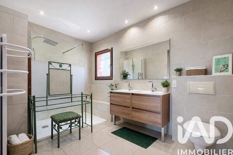 Maison - 185 m² - 7 pièces