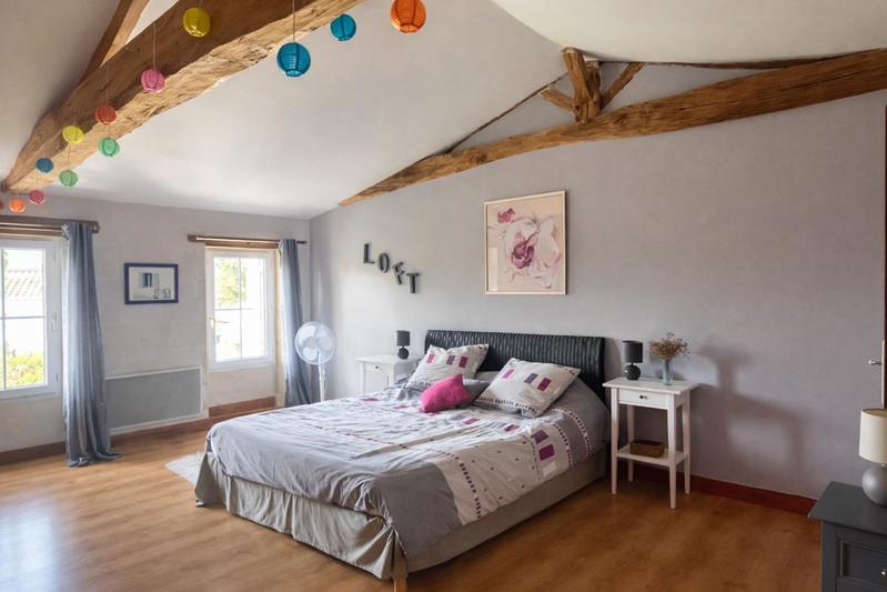 Maison - 240 m² - 5 pièces