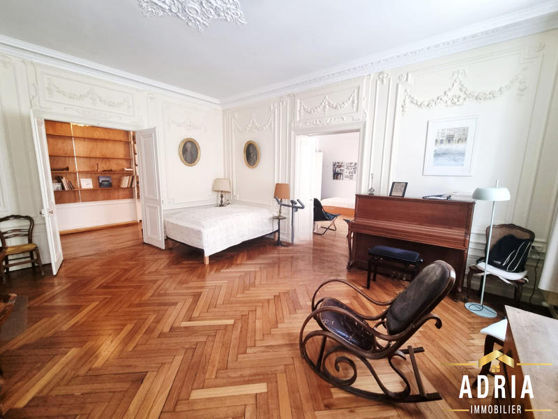 Appartement - 238 m² - 5 pièces