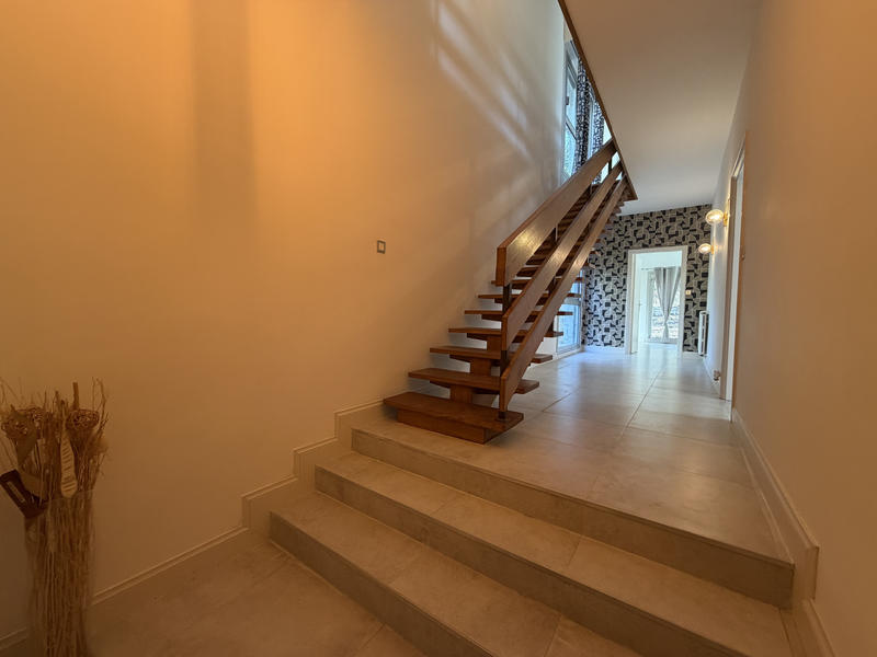 Maison - 334 m² - 8 pièces