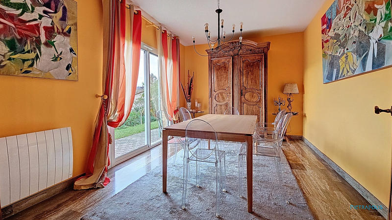 Maison - 226 m² - 8 pièces