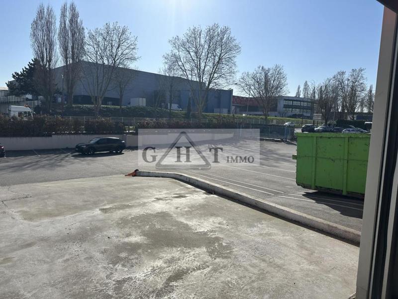 Local commercial - 1 411 m²