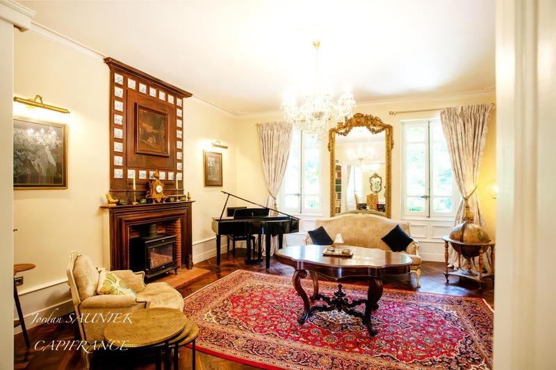 Demeure - 393 m² - 14 pièces