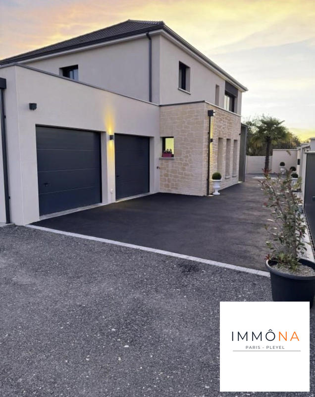 Maison contemporaine - 220 m² - 9 pièces