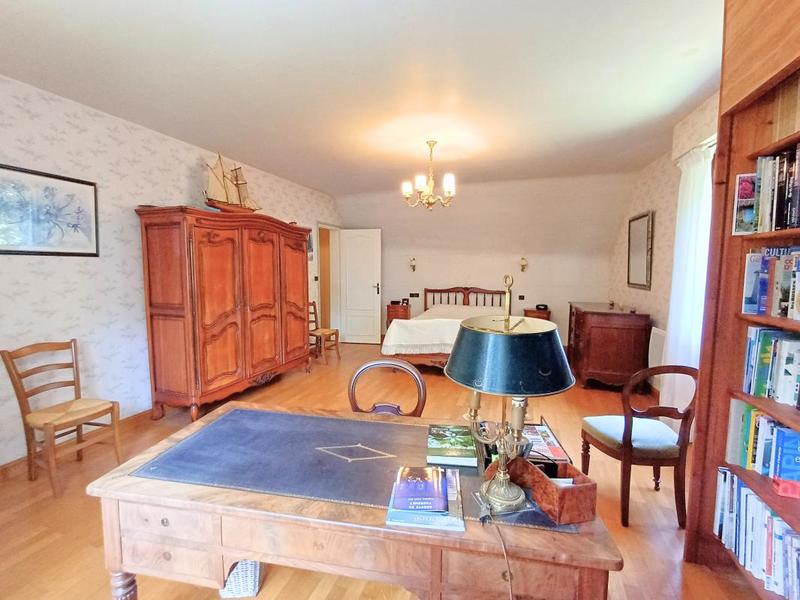 Maison - 250 m² - 7 pièces