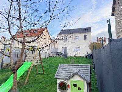 Maison - 94 m² - 5 pièces