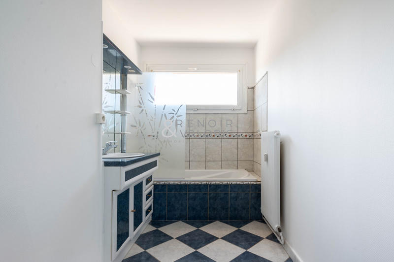 Appartement - 100 m² - 5 pièces