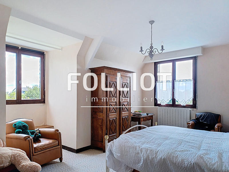 Maison - 235 m² - 7 pièces