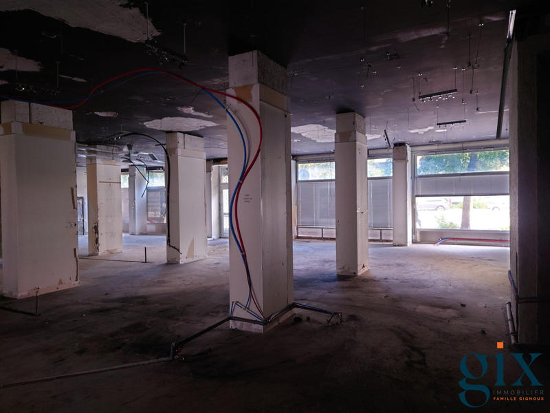 Local commercial - 363 m²