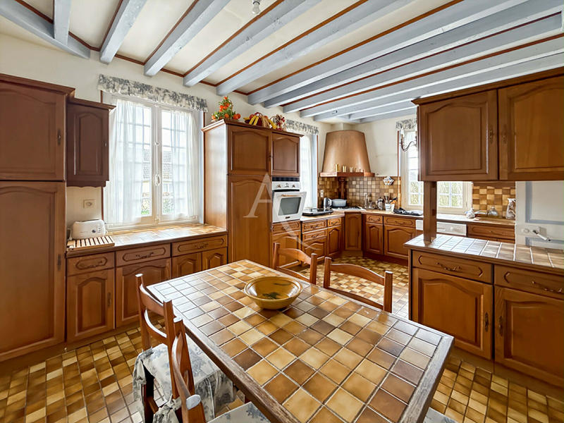 Maison - 204 m² - 7 pièces