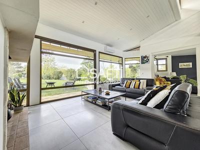 Maison - 240 m² - 7 pièces