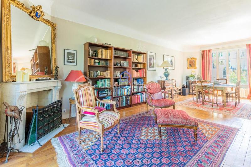 Maison - 297 m² - 10 pièces