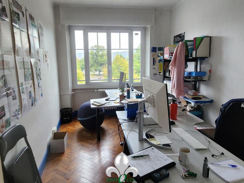 Bureau - 128 m² - 7 pièces