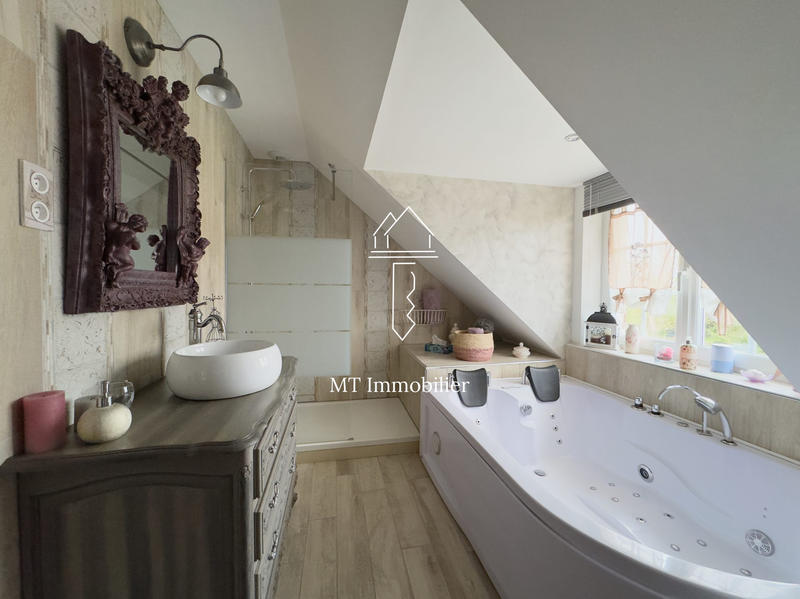 Maison - 181 m² - 8 pièces