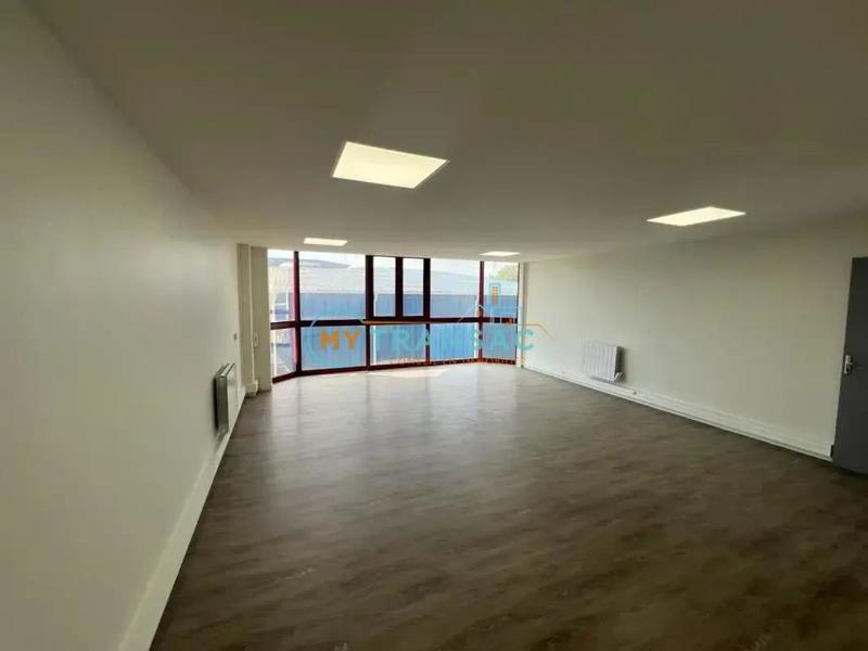 Local d'activité / Entrepôt - 245 m²