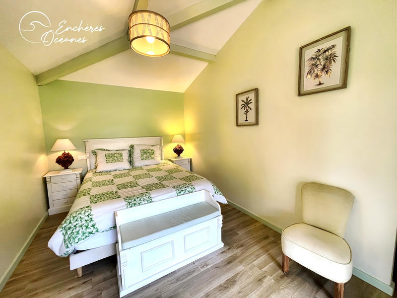 Maison - 230 m² - 6 pièces