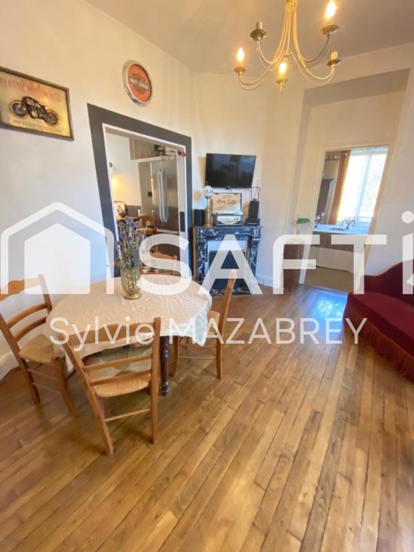 Maison - 210 m² - 11 pièces