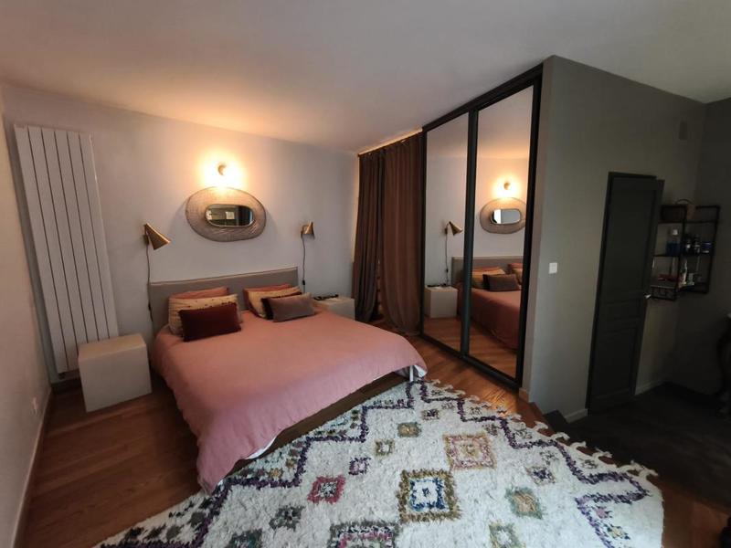 Pavillon - 240 m² - 8 pièces