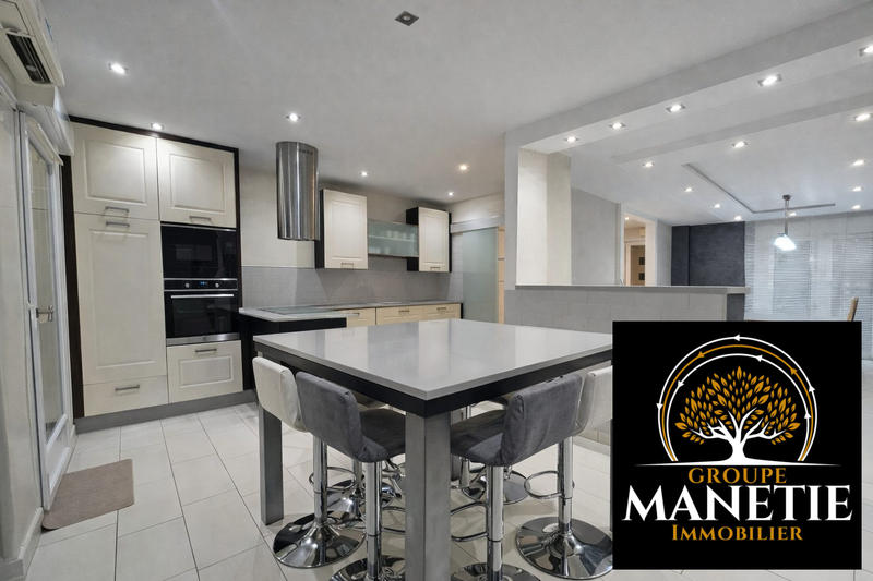 Maison traditionnelle - 139 m² - 6 pièces