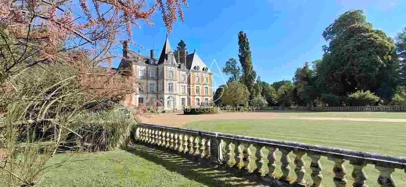 Château - 1 800 m² - 30 pièces