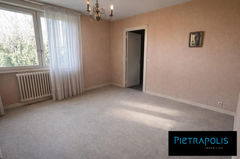 Maison - 235 m² - 7 pièces