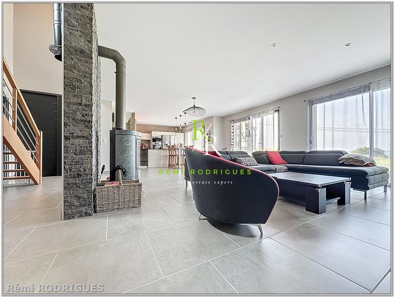 Maison - 196 m² - 7 pièces