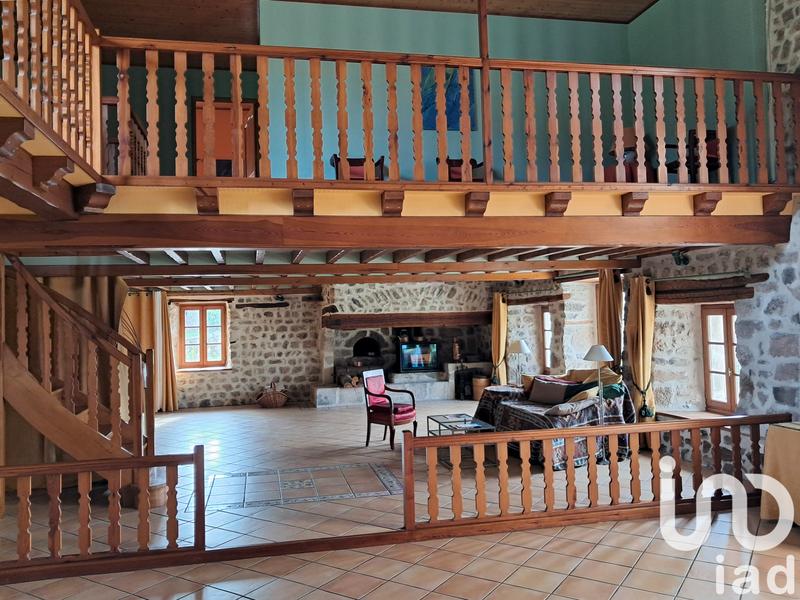 Maison - 234 m² - 5 pièces