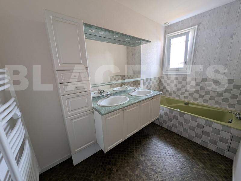 Maison traditionnelle - 102 m² - 5 pièces